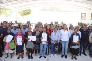 EN PEÑAMILLER SE ENTREGAN TÍTULOS PARCELARIOS REALIZADA POR EL RAN