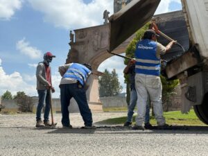 JAIRO MORALES ENCABEZA TRABAJOS DE BACHEO EN COMUNIDADES DE HUIMILPAN