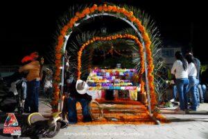 CONTINÚA LA MUESTRA DE ALTARES DE DÍA DE MUERTOS 2025, AHORA EN LA FLORIDA, ARROYO SECO