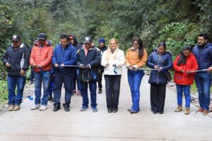 ENTREGA DE CONSTRUCCIÓN DE RAMPA DE CONCRETO HIDRÁULICO EN LA BARRANCA, PINAL DE AMOLES