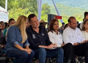 LA PRESIDENTA MUNICIPAL DE PINAL DE AMOLES, LUPITA RAMÍREZ PLAZA, ACOMPAÑÓ AL GOBERNADOR DEL ESTADO, MAURICIO KURI GONZÁLEZ,