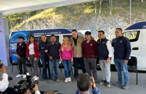 PINAL DE AMOLES RECIBE NUEVAS UNIDADES DE TRANSPORTE ESCOLAR.