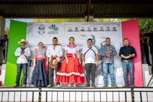 LANDA CONMEMORA SU HISTORIA CON DESFILE REVOLUCIONARIO