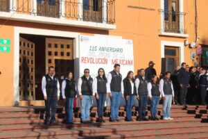 IZAMIENTO DE BANDERA Y DESFILE CONMEMORATIVO POR EL 115 ANIVERSARIO DE LA REVOLUCIÓN MEXICANA EN PEÑAMILLER