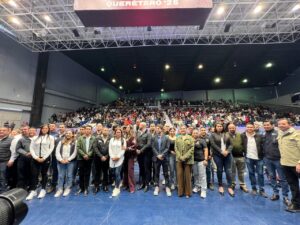 YUNI BENÍTEZ Y DEPORTE DE LANDA RECIBEN APOYO DEL INDEREQ