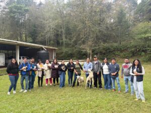 HERIBERTO MARTÍNEZ Y SMDIF LANDA ENTREGAN DONACIÓN DE ANIMALITOS A LA SECUNDARIA JULIA ALICIA ÁLVAREZ COVARRUBIAS DE AGUA ZARCA