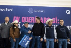 FORTALECE GOBERNADOR EL CAMPO QUERETANO CON ENTREGA DE APOYOS EN PEÑAMILLER