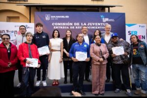 ENCABEZA ROBERTO CABRERA LA PRIMERA ENTREGA DE RECONOCIMIENTOS “SER JOVEN” A SANJUANENSES DESTACADOS