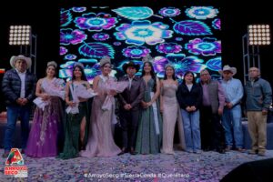 MARIANA FUE CORONADA POR EL ALCALDE FERNANDO SÁNCHEZ GIL COMO REINA DE LAS FIESTAS PATRONALES PURÍSIMA DE ARISTA 2025; “LOS ÁVILA” ENGALANARON LA INAUGURACIÓN