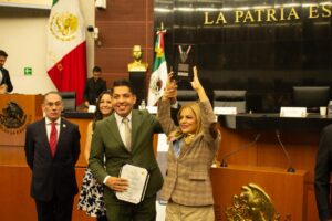 ALCALDESA LUPITA RAMÍREZ RECIBE GALARDÓN INTERNACIONAL EN LA CUMBRE MUNDIAL DE MUNICIPALISTAS EN EL SENADO DE LA REPÚBLICA.