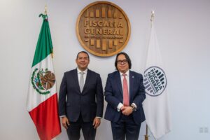 EL FISCAL GENERAL, VÍCTOR ANTONIO DE JESÚS HERNÁNDEZ, SOSTUVO UNA REUNIÓN DE TRABAJO CON EL PRESIDENTE MUNICIPAL DE SAN JUAN DEL RÍO, ROBERTO CABRERA,