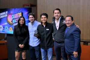 ENCABEZA FELIFER MACÍAS CEREMONIA DE PREMIACIÓN DE LA CARRERA NOCTURNA CGV 2025