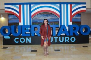 AGRADECE FELIFER MACÍAS A TANIA RUIZ CASTRO, SU TRABAJO Y ENTREGA EN EL DIF MUNICIPAL