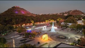 CHEPE GUERRERO INAUGURA LA PISTA DE HIELO EN PLAZA GRAN CUÉ