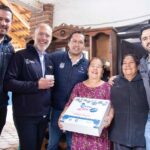 ACOMPAÑA AGUSTÍN DORANTES LA ENTREGA DE CENAS NAVIDEÑAS EN EL MUNICIPIO DE CORREGIDORA