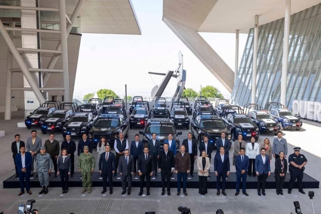 PEÑAMILLER RECIBE PATRULLAS Y EQUIPO PARA POLICÍAS